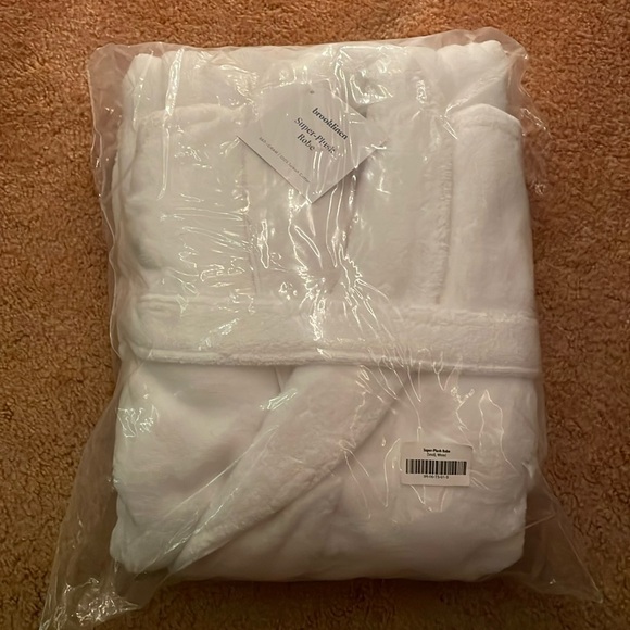 Brooklinen Super-Plush Robe- White- Small NWT - Picture 1 of 4